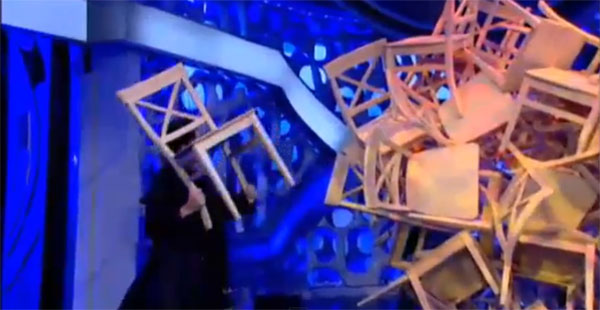 silla cruz de madera de haya en el hormiguero